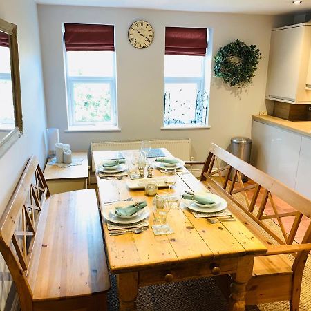 Spacious 2 Bed Apartment With Off Street Parking Bath Exterior foto