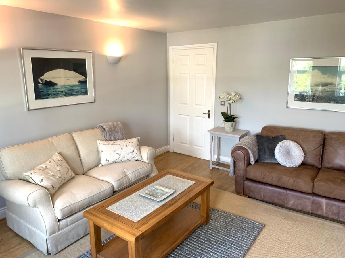 Spacious 2 Bed Apartment With Off Street Parking Bath Exterior foto